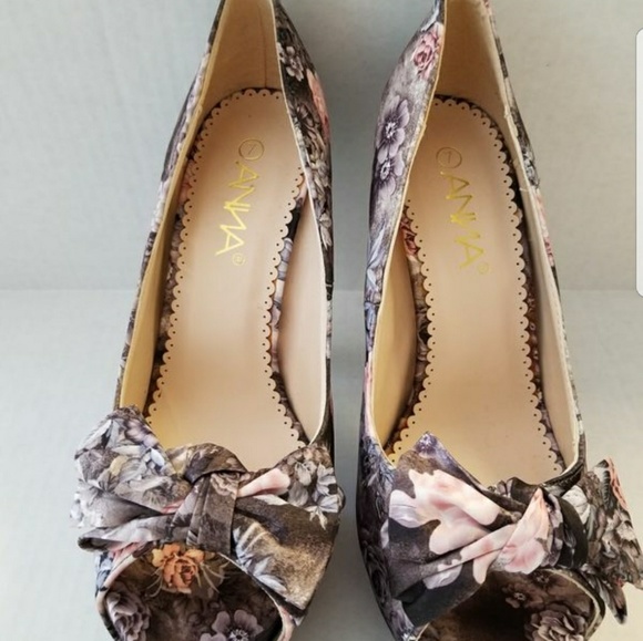 Gray and light pink open toe shoes - Picture 4 of 4